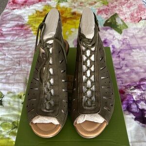 Earth genuine suede sandals!